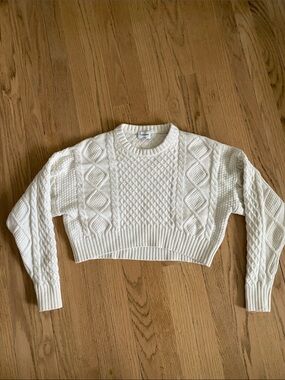 Aritzia Cream Cable-Knit Cropped Crewneck Sweater